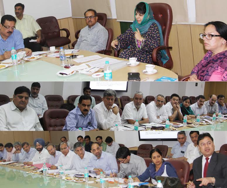 CM reviews functioning of H&UDD